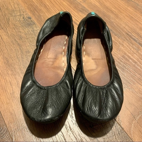 𝅺tieks black leather ballet flats. Size 8 - Picture 1 of 6